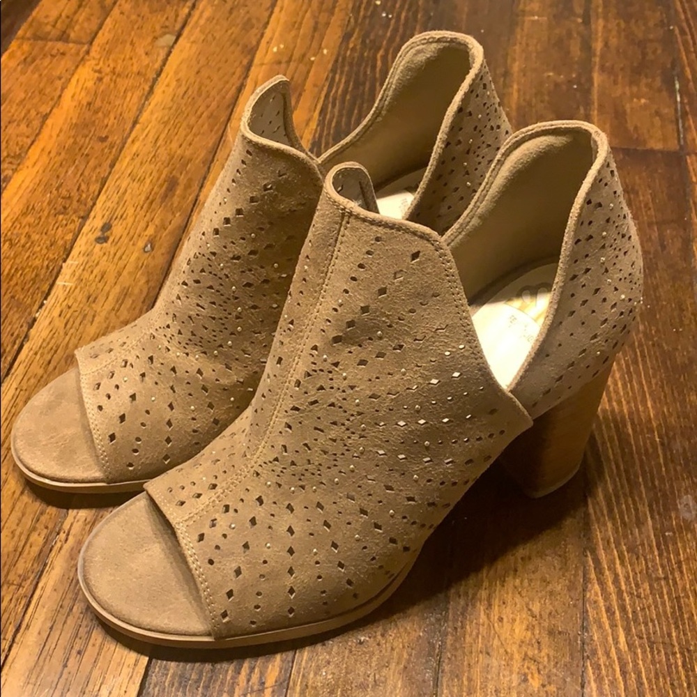 Open toe chunky high heels